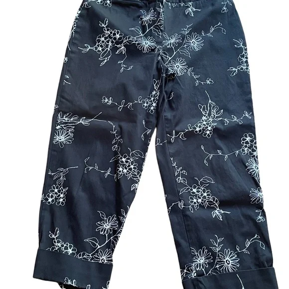 Rafaella‎ capris, black with white flowers, size 8 - Picture 2 of 5